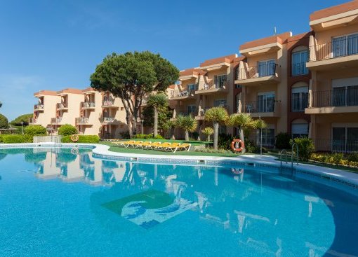 Resultado de imagen de APARTHOTEL LAS DUNAS DE CHICLANA 4*